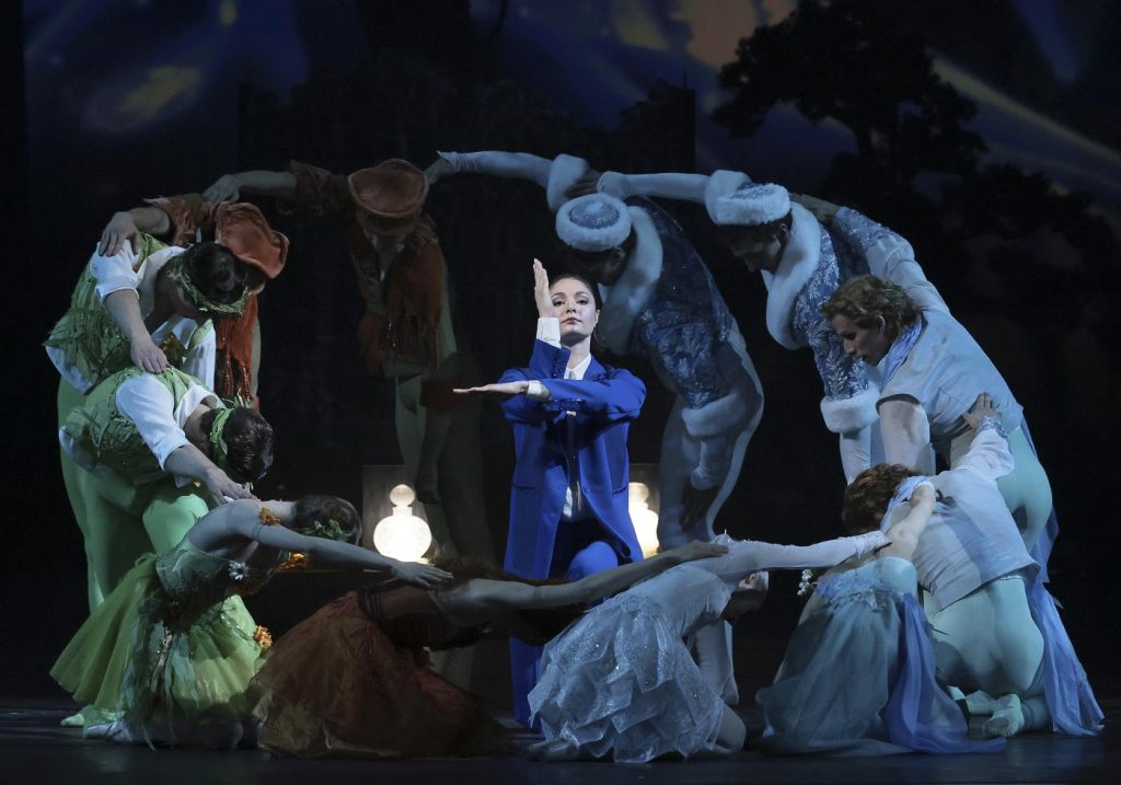 4. A.Kovalyova (Fairy/Time) and ensemble, “Cinderella” by V.Lopatin, Bolshoi Ballet 2026 © Bolshoi Theatre/D.Yusupov 