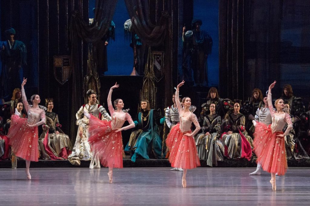 6. Ensemble, “Swan Lake” by Y.Grigorovich, Bolshoi Ballet 2026 © Bolshoi Theatre/M.Logvinov