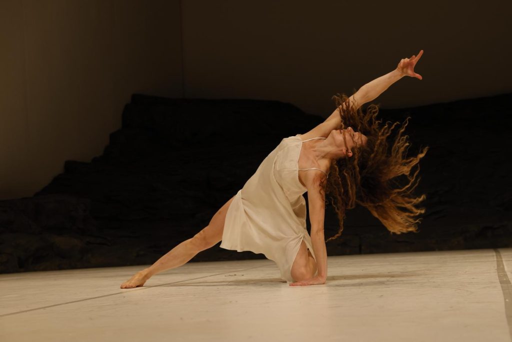 8. E.Barrowman, “Masurca Fogo” by P.Bausch, Tanztheater Wuppertal 2026 © L.Szito 